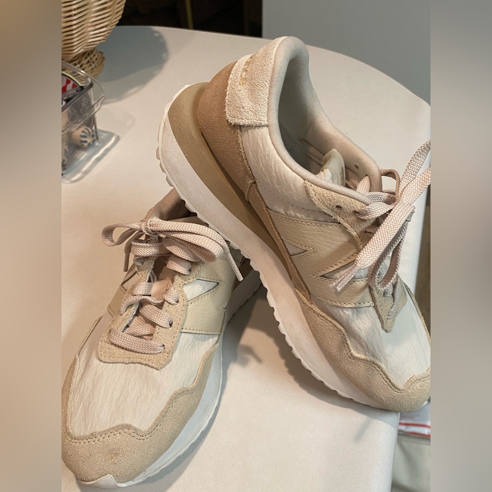 NEW BALANCE NB 237 Womens Sz 7 Beige White Athletic Textured Shoes Sneakers EUC - Picture 5 of 16